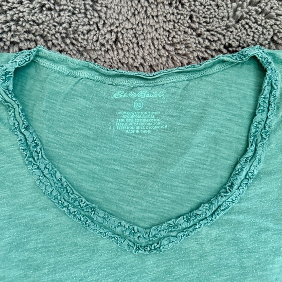 EDDIE BAUER 90’S EMBELLISHED NECKLINE TEAL TEE SHIRT // SIZE XS🩵 - Picture 3 of 4